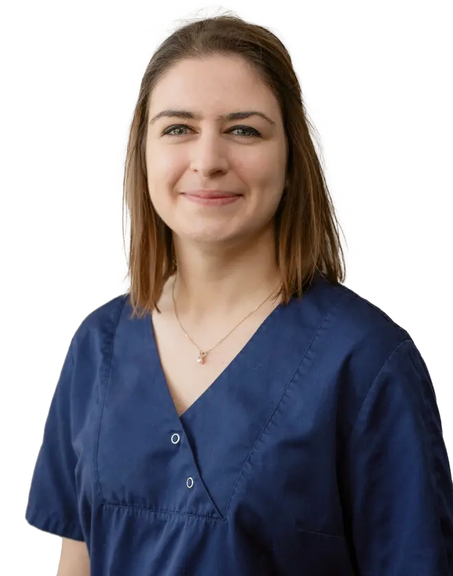 justine rojon assistante dentaire tarare Accueil Centre d’implantologie des Teintureries